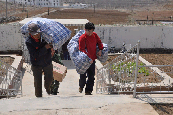 錦聯(lián)集團(tuán)赴普蘭店進(jìn)行愛心捐贈（二）