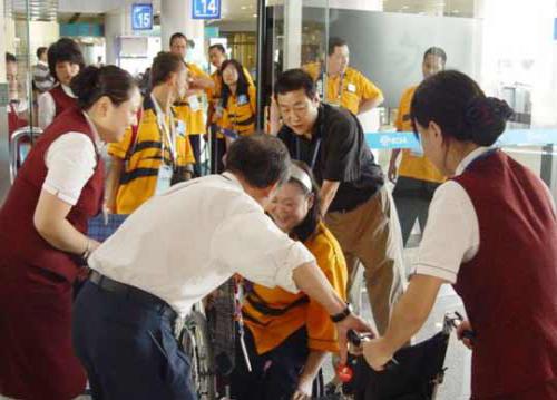 國(guó)航地面服務(wù)部機(jī)上服務(wù)隊(duì)服務(wù)受好評(píng)