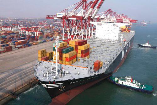 青島海運(yùn)港迎來(lái)最大集裝箱航母