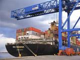 全球航運業(yè)跌入低谷但機會仍存