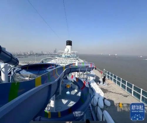 出海！國(guó)產(chǎn)首艘大型郵輪離港試運(yùn)營(yíng)